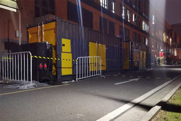 昂昂溪柴油发电机组的输出电压是如何调节的？