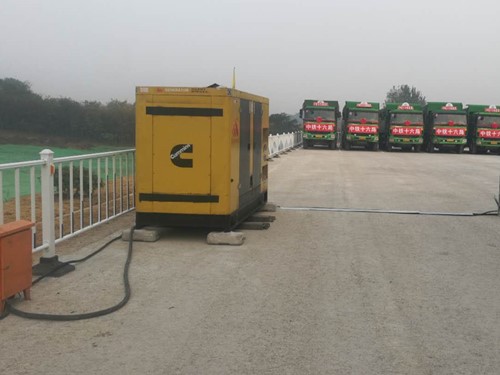 昂昂溪电力系统的稳定性和设备兼容性如何影响发电机组的频率规格？